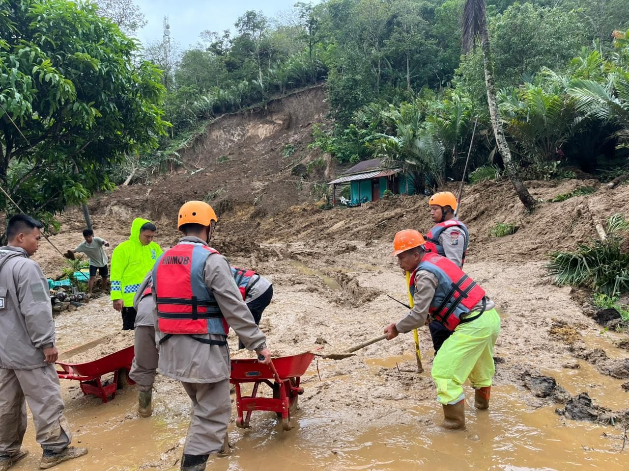 Polri Gerakkan Operasi Kemanusiaan Usai Bencana Alam di Sumatera Utara