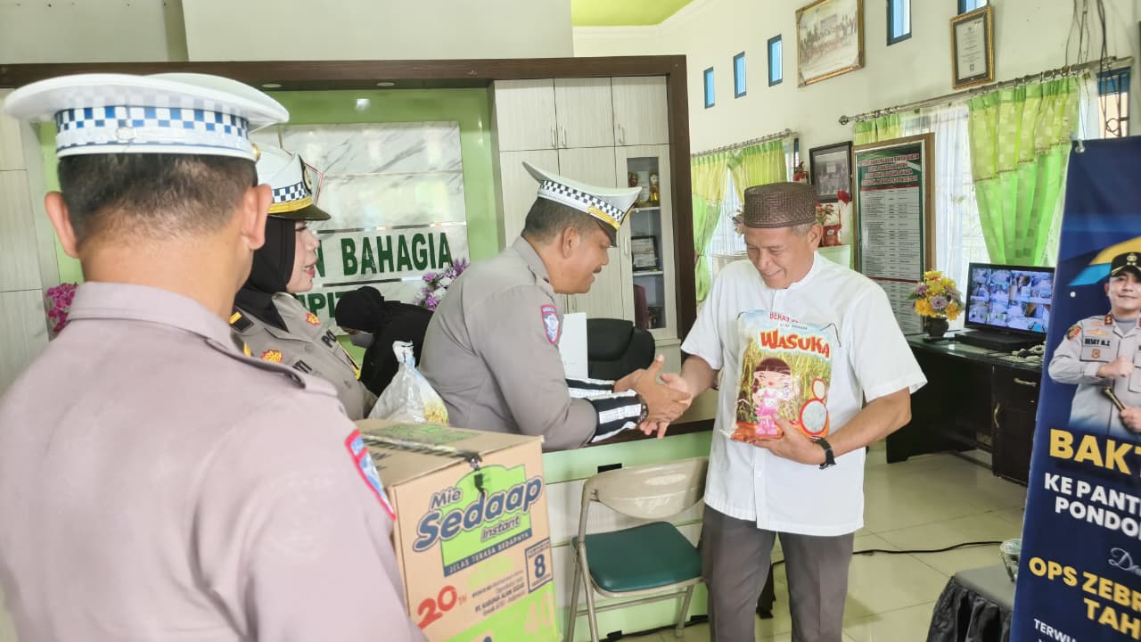 Satlantas Polres Kotim Gelar Bakti Sosial ke Panti Asuhan dan Ponpes dalam Ops Zebra Telabang 2025