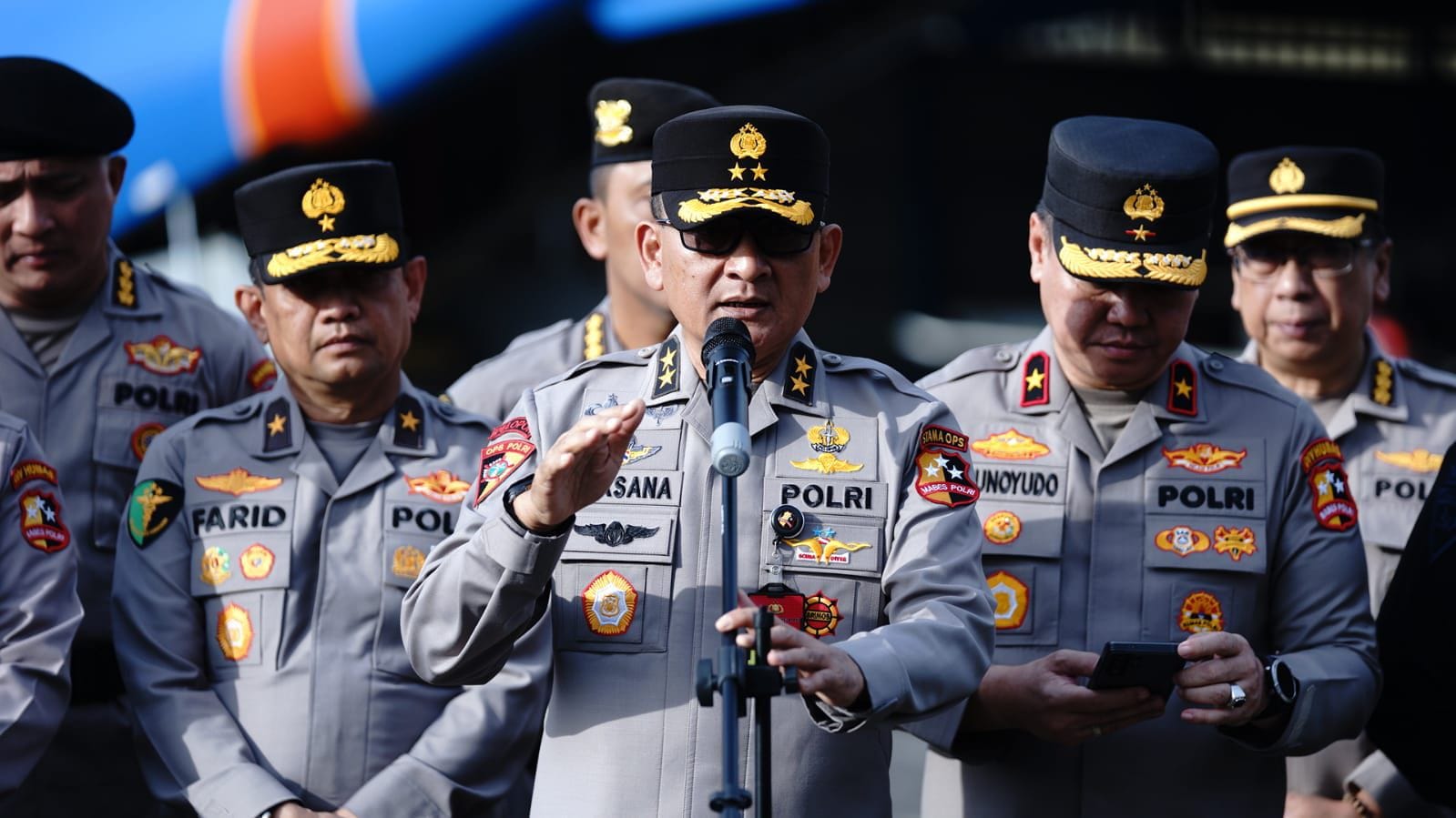 Pengiriman Bantuan Polri ke Tiga Provinsi Berangkat dari Bandara Pondok Cabe