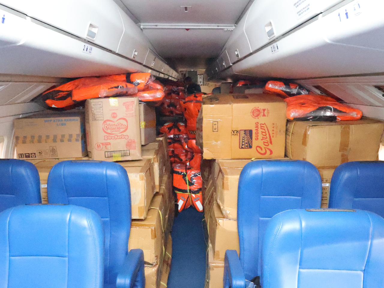 Ribuan Paket Kebutuhan dan Gear SAR Diberangkatkan Polri untuk Aceh, Sumut, dan Sumbar