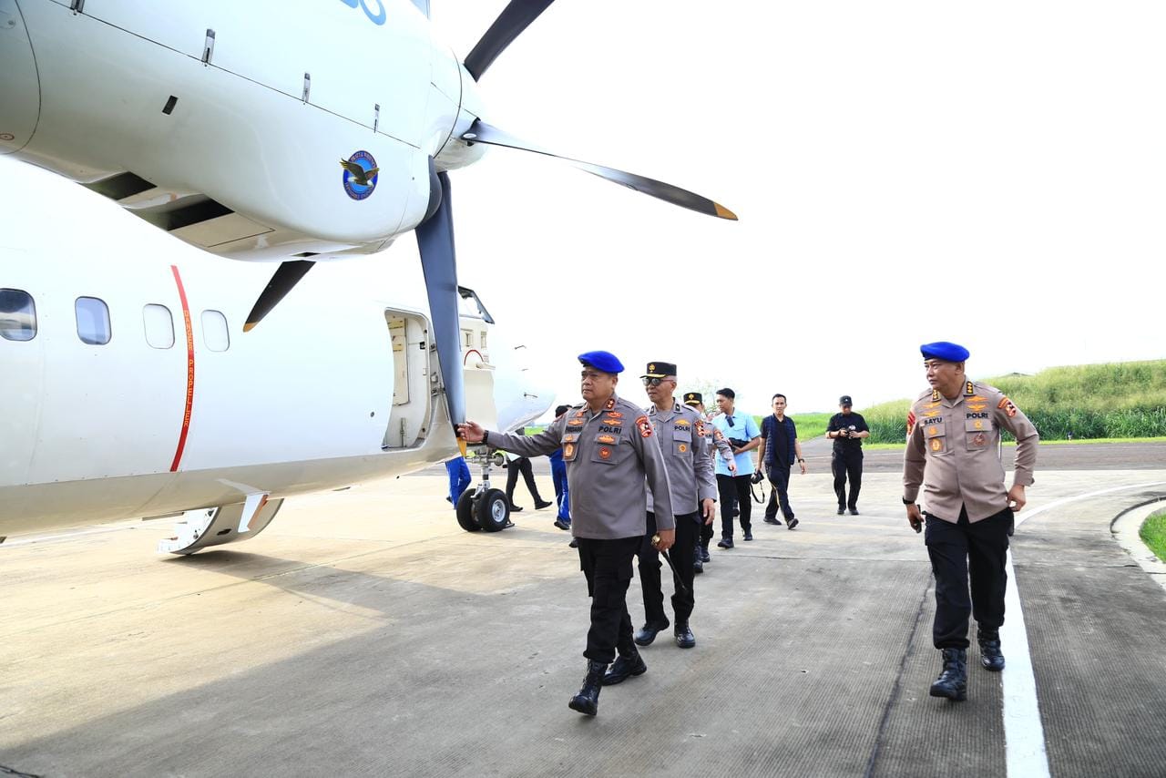 Armada Udara Polri CN dan Fokker Dikerahkan untuk Kirim Bantuan ke Tiga Provinsi