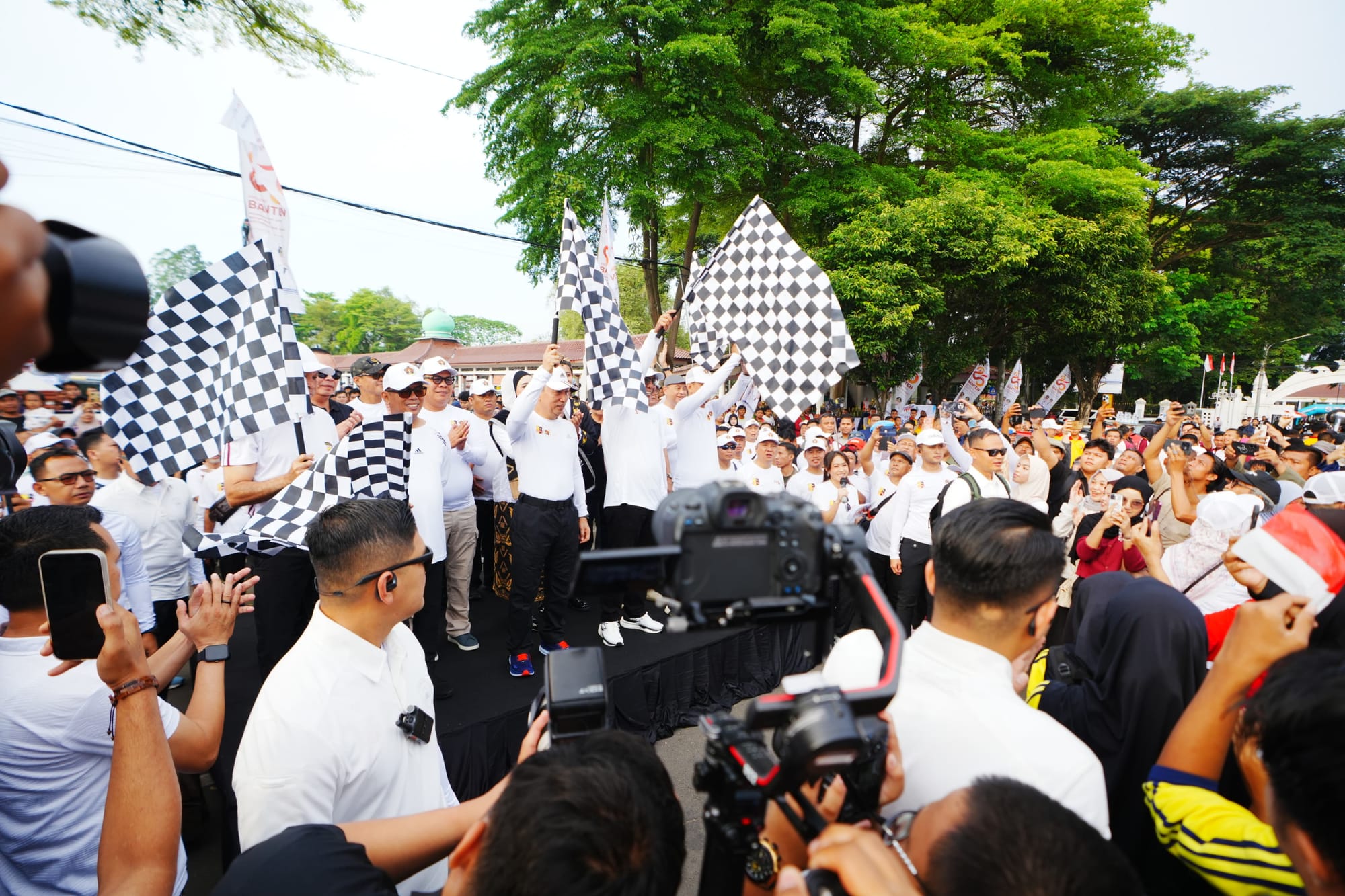 Kapolri Ikut Jalan Santai PWI, Ajak Pers Perkuat Kerja Sama untuk Stabilitas Nasional