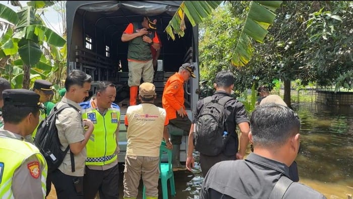 Kapolres Cilacap Pastikan Proses Evakuasi Korban Banjir Berjalan Lancar