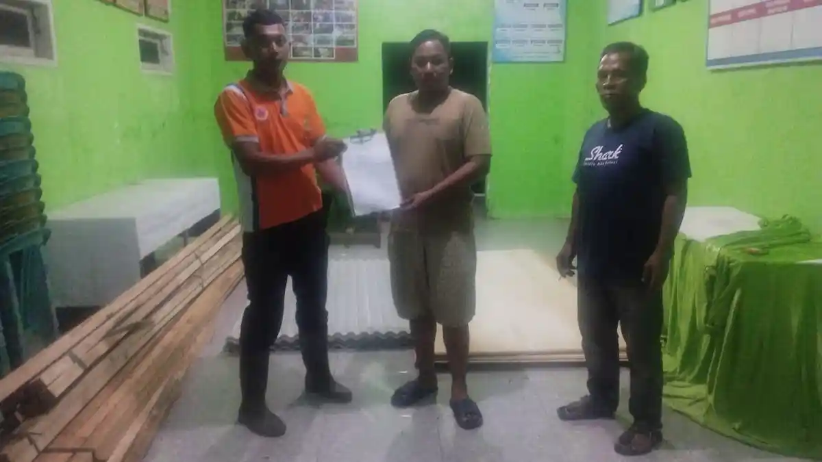 Hujan Badai Picu Pohon Albiso Tumbang, Warga Cilacap Alami Luka Kepala