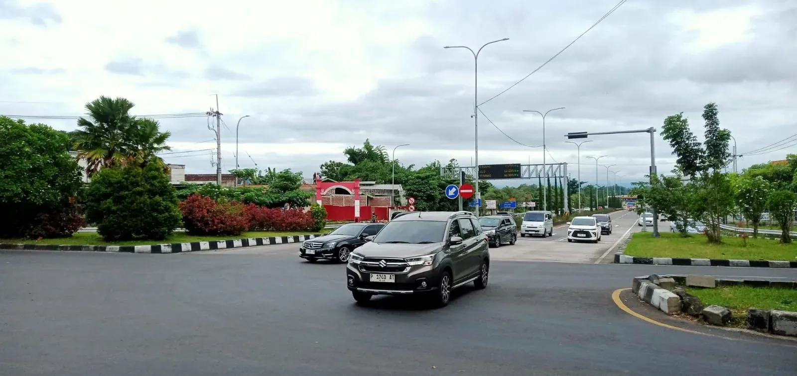 Libur Panjang Nataru, Arus Lalu Lintas di Tol Madyopuro Kota Malang Mulai Padat