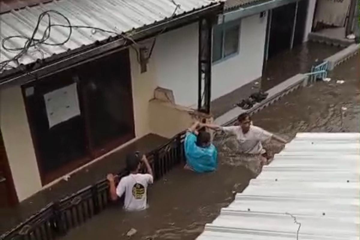 Hujan Deras Picu Banjir di Malang, Evakuasi Warga Dilakukan