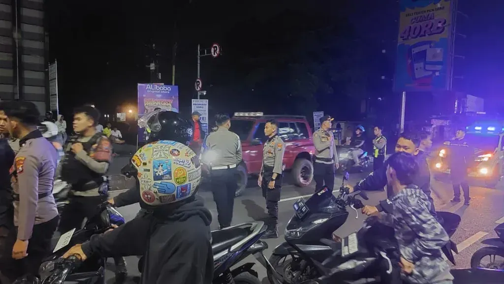 Malam Mencekam Bagi Pembalap Liar: Polisi Sapu Jalanan Malang, Puluhan Motor Ditahan!