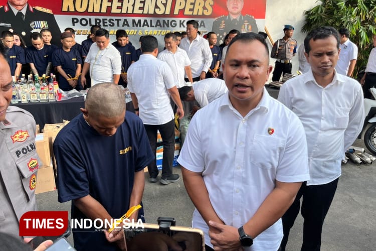 Berbaju Tahanan, Pelaku Open BO di Malang Akhirnya Bicara Motif Pembunuhan