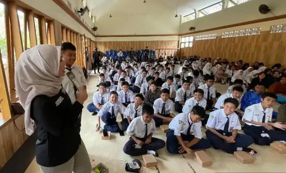 Polresta Malang Kota dan UMM Edukasi Siswa SMPN 3 tentang Bahaya Bullying dan Narkoba