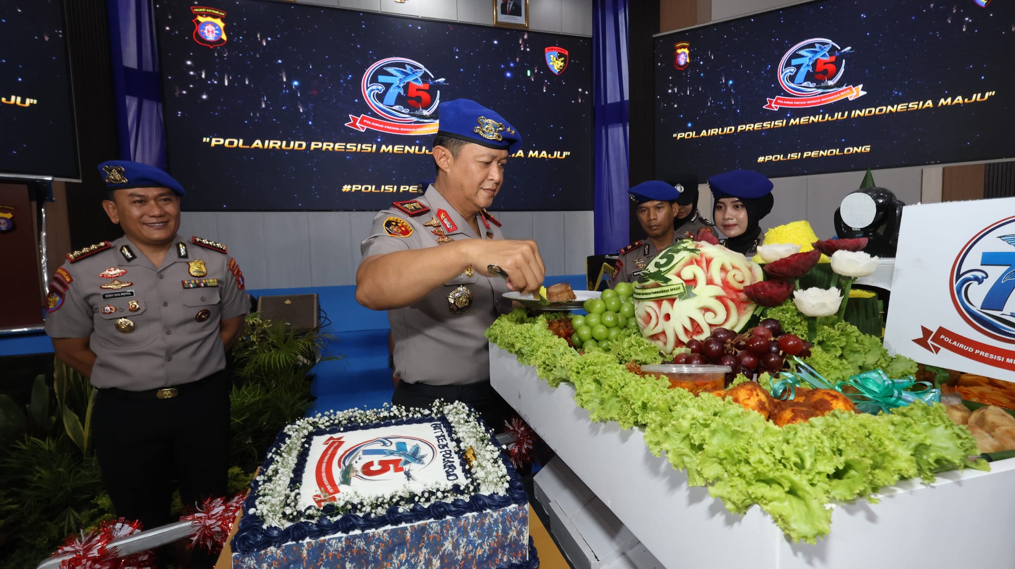 HUT ke-75 Polairud, Kapolda Kalteng Dianugerahi Brevet dan Beri Penghargaan untuk Dua Personel