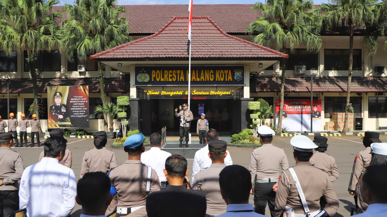 Kapolresta Malang Kota Anugerahkan Penghargaan kepada 33 Personel Unggulan
