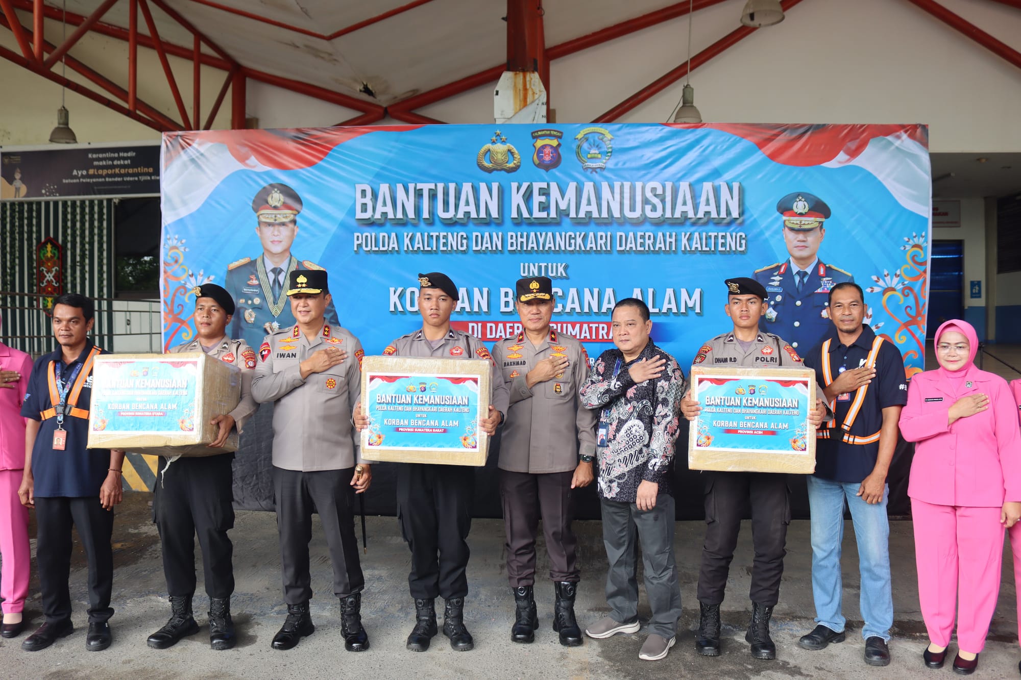 Wujud Kepedulian, Polda Kalteng Salurkan Bantuan Tiga Truk ke Wilayah Terdampak Bencana di Sumatera