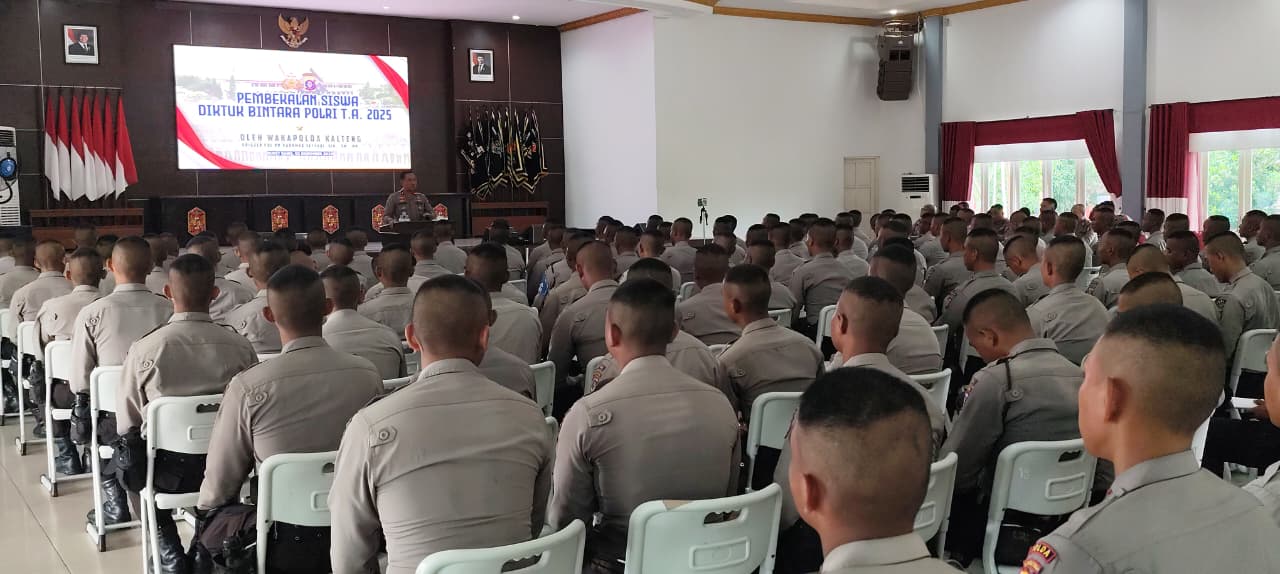 Wakapolda Kalteng Bekali 143 Siswa SPN untuk Jadi Polisi yang Melayani dengan Tulus