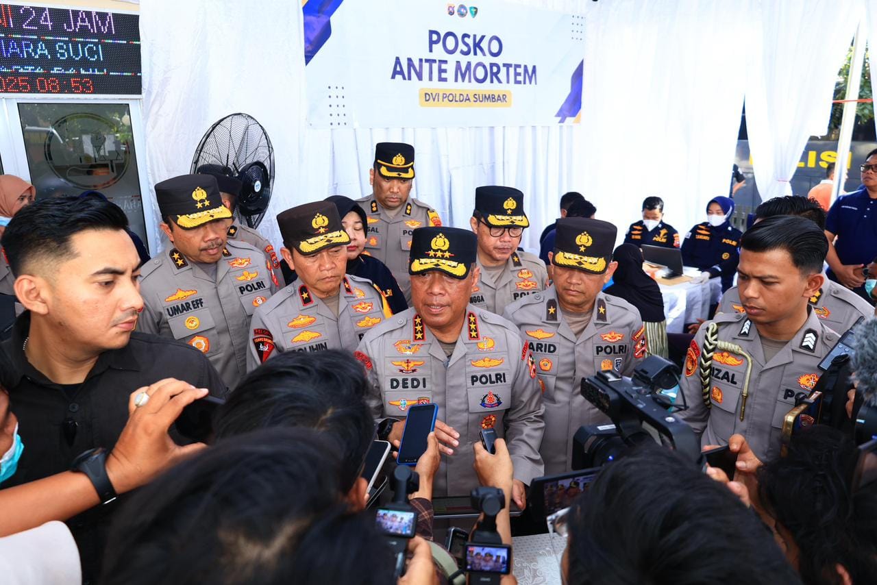 Kunjungi Posko DVI di Sumbar Wakapolri Pastikan Proses Identifikasi Berjalan Lancar