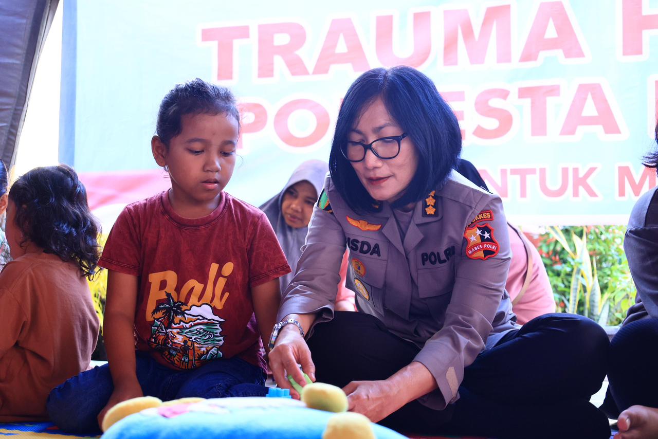 Tim Trauma Healing Ops Aman Nusa II Tinjau Posko Pengungsian di Kota Padang