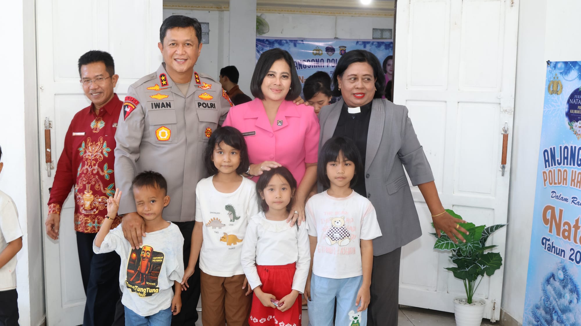 Polda Kalteng Lakukan Anjangsana ke 5 Panti Asuhan Jelang Natal di Palangka Raya