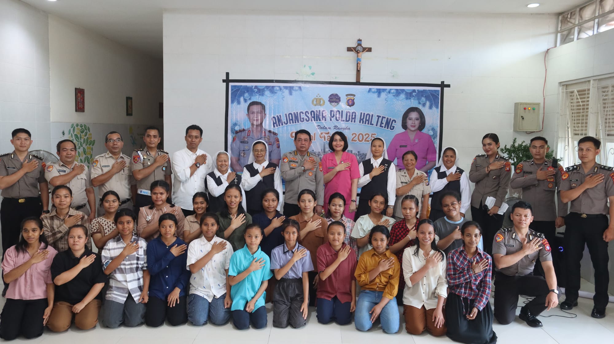 Karorena Polda Kalteng Kunjungi Panti Asuhan Maria Ines Palangka Raya Jelang Natal
