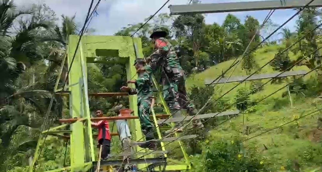 Kodim Mamasa Gerak Cepat  Perbaikan Jembatan Gantung Botteng, Dukung Pendidikan Nasional