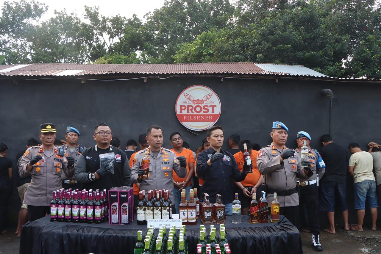 Gerebek THM Terbul! Waiters Jual Ekstasi ke Pengunjung, Pengelola Ikut Dicokok Polisi