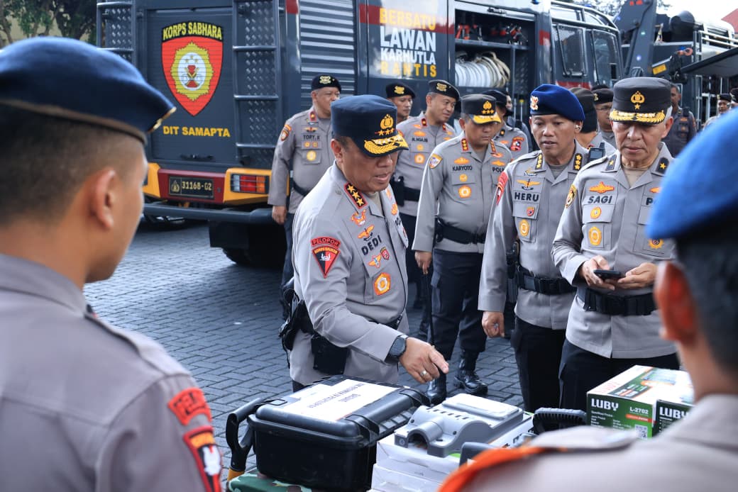 Polri Perkuat Misi Kemanusiaan: Pasukan dan Alat SAR Dikerahkan untuk Tanggap Bencana di Aceh, Sumut, dan Sumbar