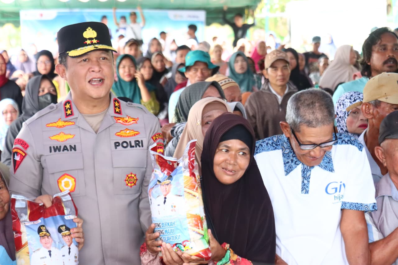 Kapolda Kalteng Dampingi Gubernur Tinjau Pasar Murah di Kobar, Tegaskan Dukungan Polri bagi Program Penguatan Ekonomi Rakyat