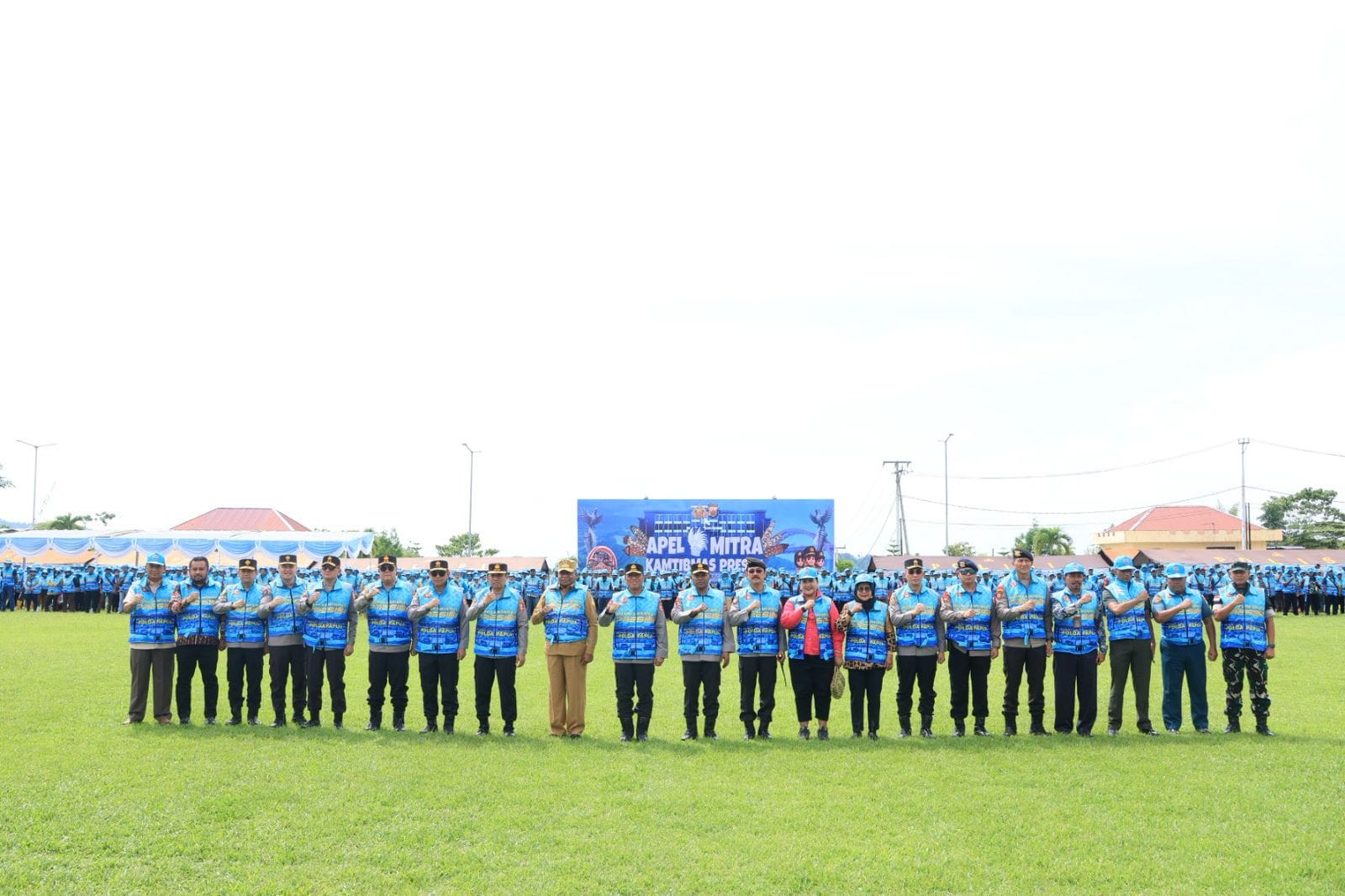 Wakapolri Komjen Dedi Prasetyo Puji Sinergi Ribuan Mitra Kamtibmas dalam Apel Presisi 2025 di Papua