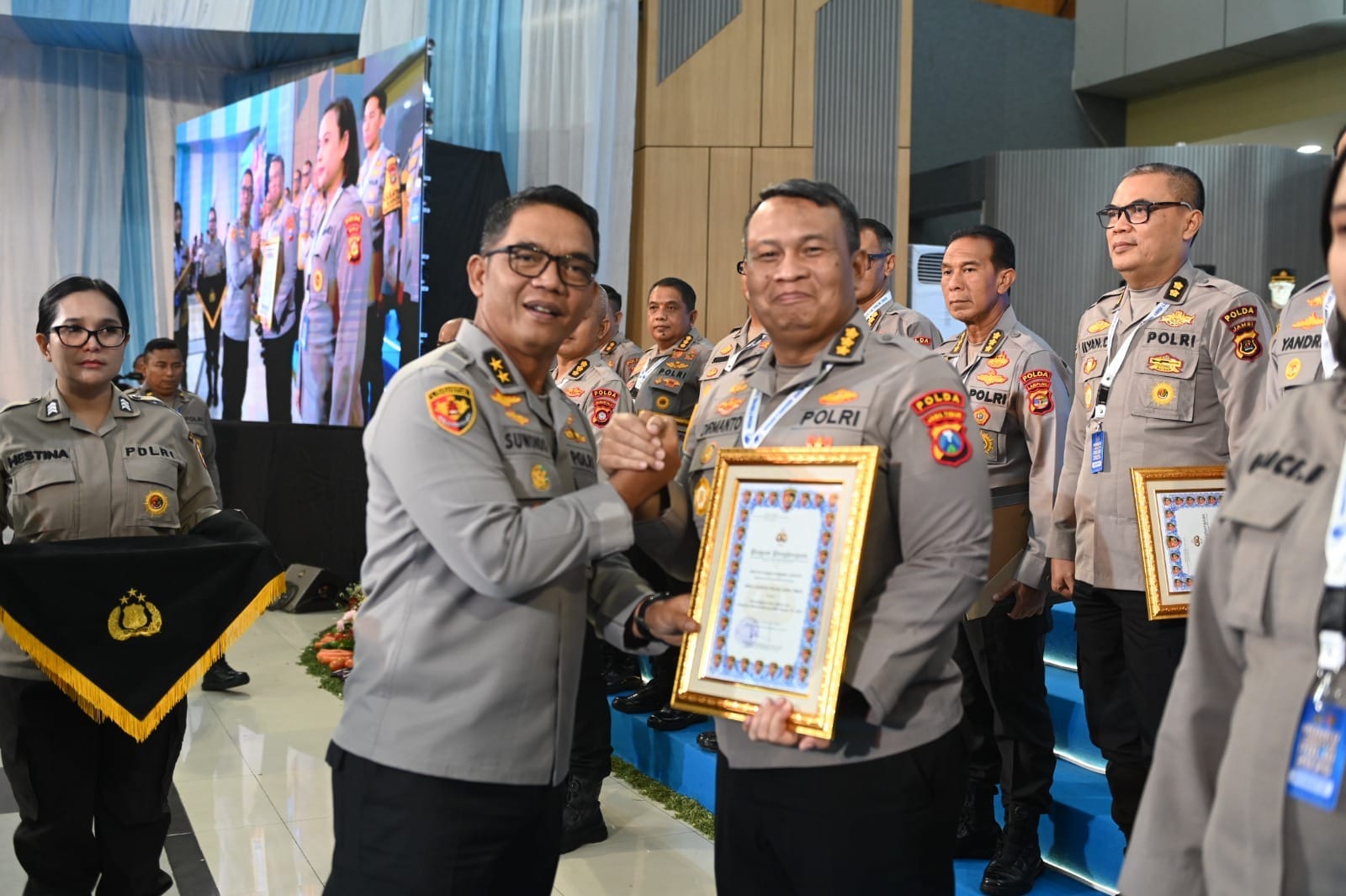 Biro Logistik Polda Jatim Raih 2 Penghargaan Pemanfaatan BMN dan Pelaporan Terbaik