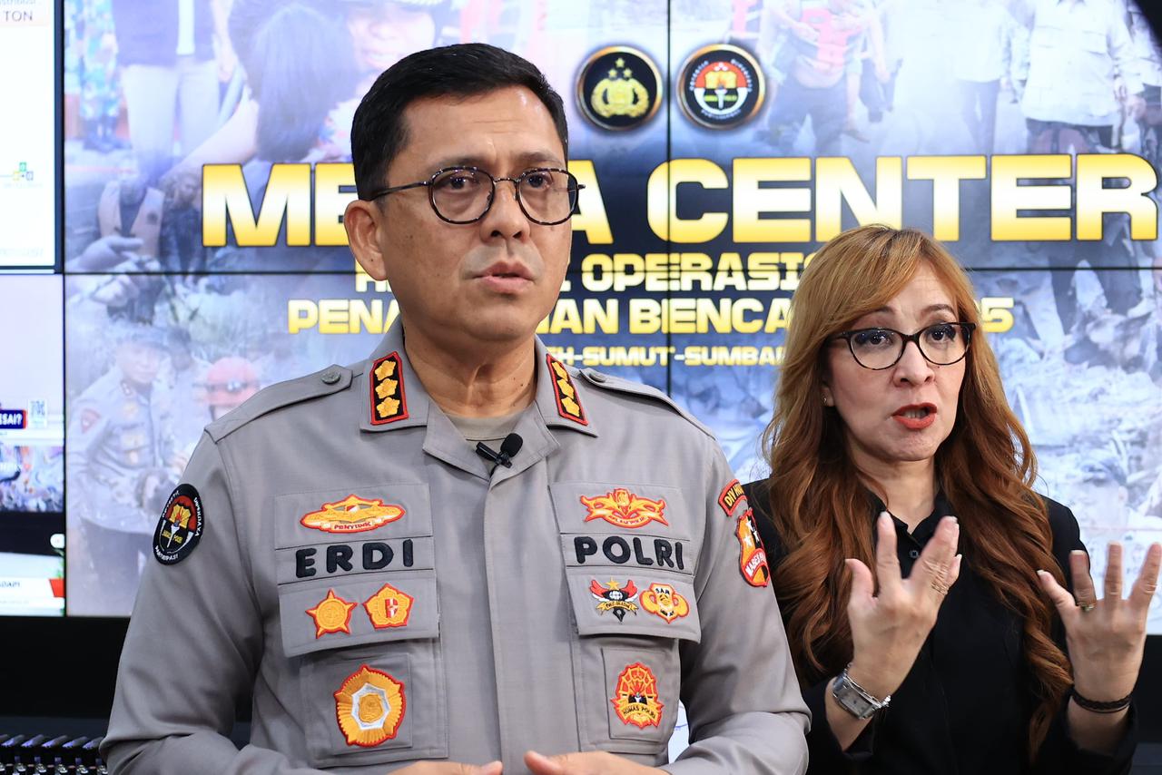 Akses Darat Lumpuh, Polri Andalkan Posko, Internet Darurat, dan Dapur Lapangan untuk Percepat Penanganan