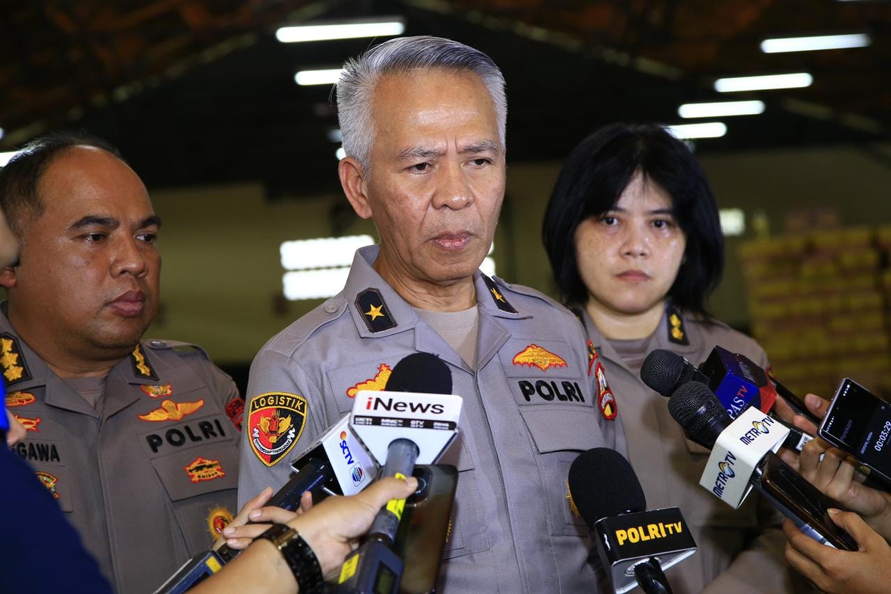 Slog Polri Percepat Distribusi Bantuan ke Tiga Provinsi Lewat Udara dan Laut