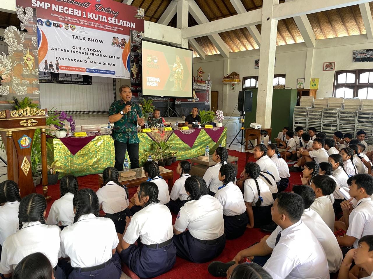 Ditnarkoba Polda Bali Sampaikan Arahan Bahaya Narkoba dalam Kegiatan Jumat Curhat