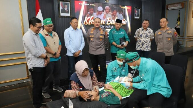 Khitan Massal Gratis Polresta Malang Kota Warnai Peringatan Hari Ibu