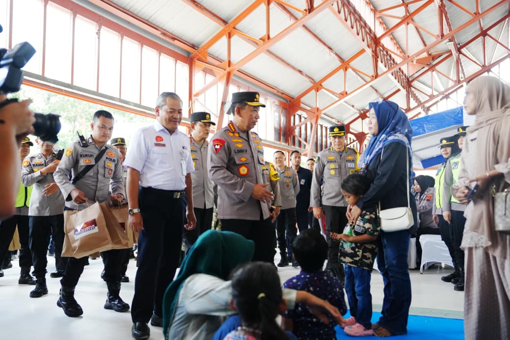 Kapolri Tinjau Kesiapan Pelayanan dan Pengamanan Nataru di Stasiun Tawang Semarang