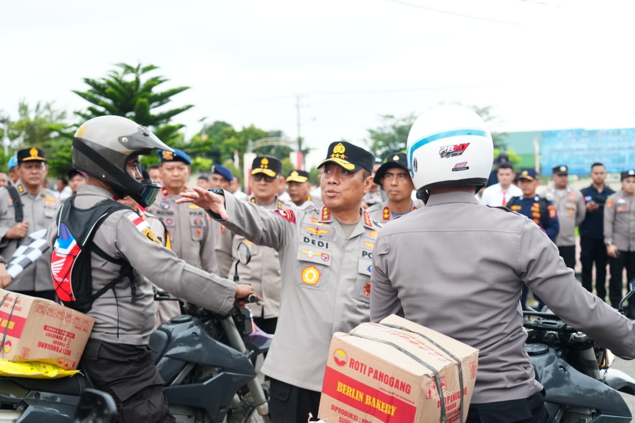 Polri Salurkan Bantuan dan Kerahkan Alat Berat untuk Percepat Pemulihan Banjir di Aceh Utara