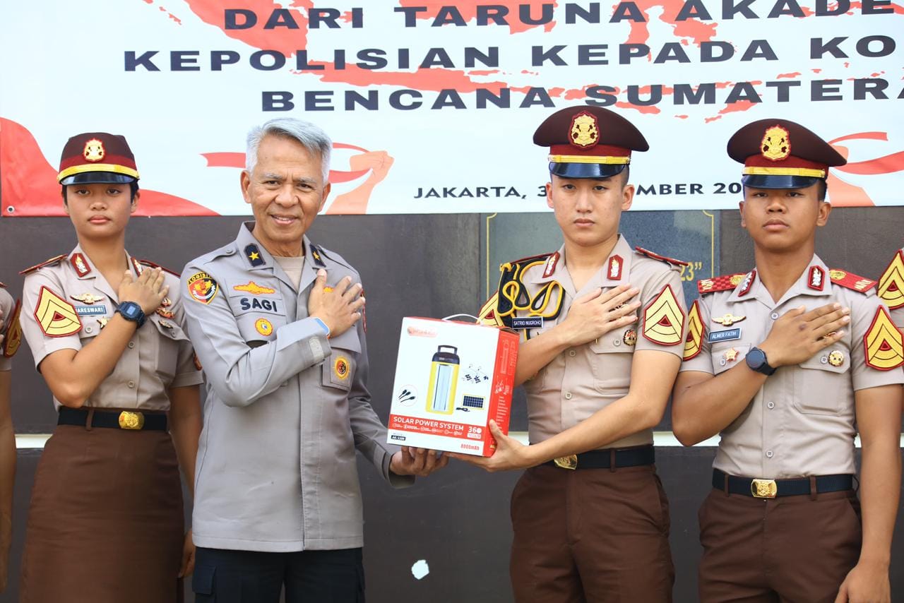 Taruna Akpol Batalyon Bhayangkara Dharma Salurkan Bantuan Kemanusiaan untuk Korban Banjir di Sumatera