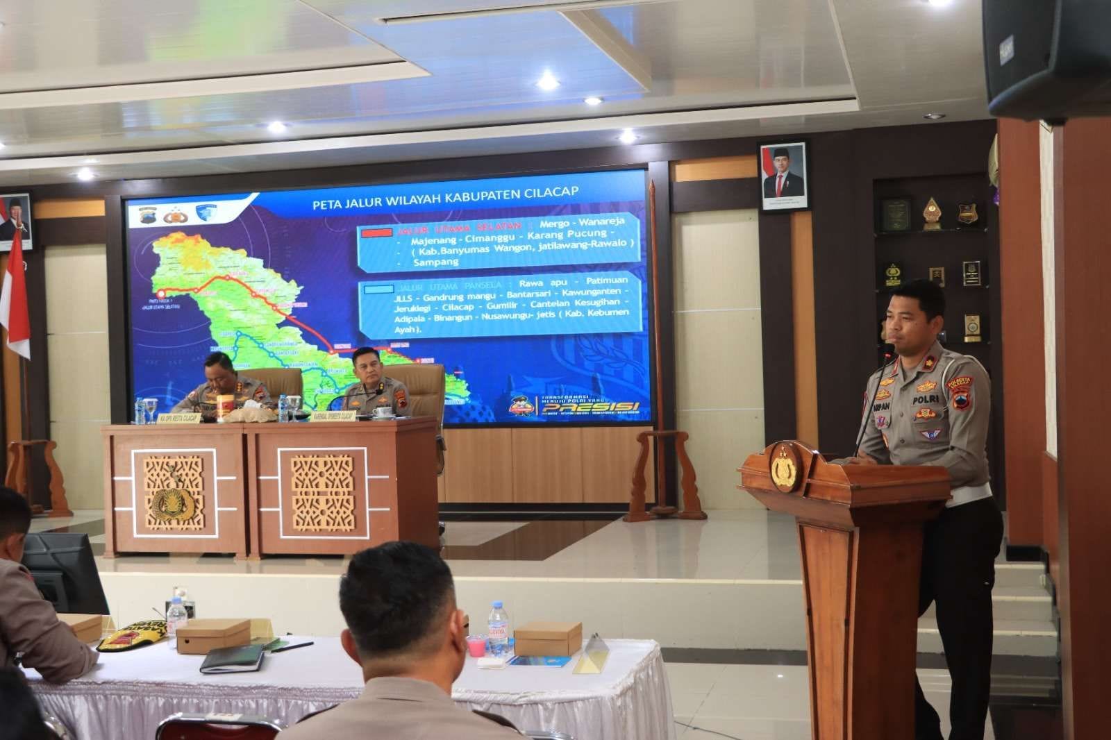 Polresta Cilacap Gelar Latpraops Lilin Jelang Pengamanan Natal dan Tahun Baru