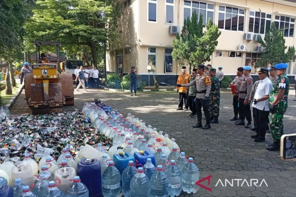 Hasil Operasi Pekat, Polresta Banyumas Musnahkan Ratusan Botol Miras