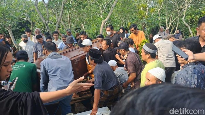Jenazah Pengacara Banyumas yang Tewas di Hutan Cilacap Telah Dimakamkan