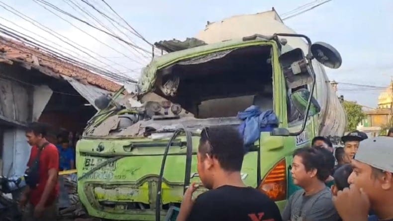 Kronologi Kecelakaan Maut di Cilacap, Terios Ringsek Dihantam Truk Tangki, 4 Orang Tewas
