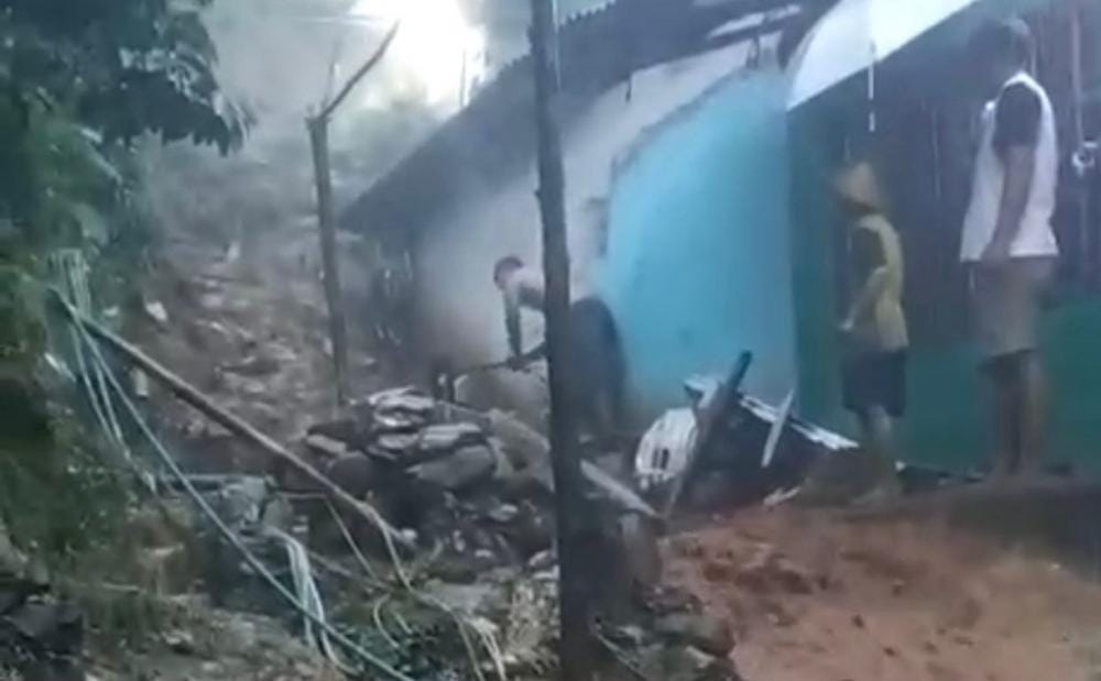 Tebing Longsor Timpa Empat Rumah Warga di Batang
