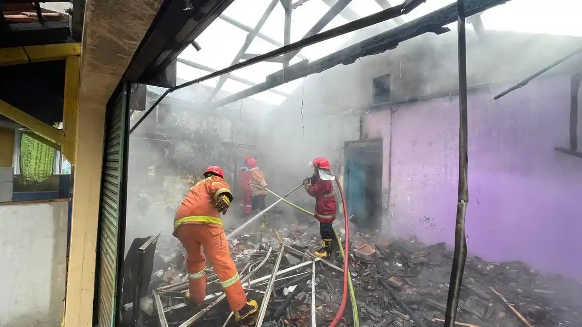 Asap Putih dari Garasi, Rumah Warga di Kembaran Banyumas Terbakar