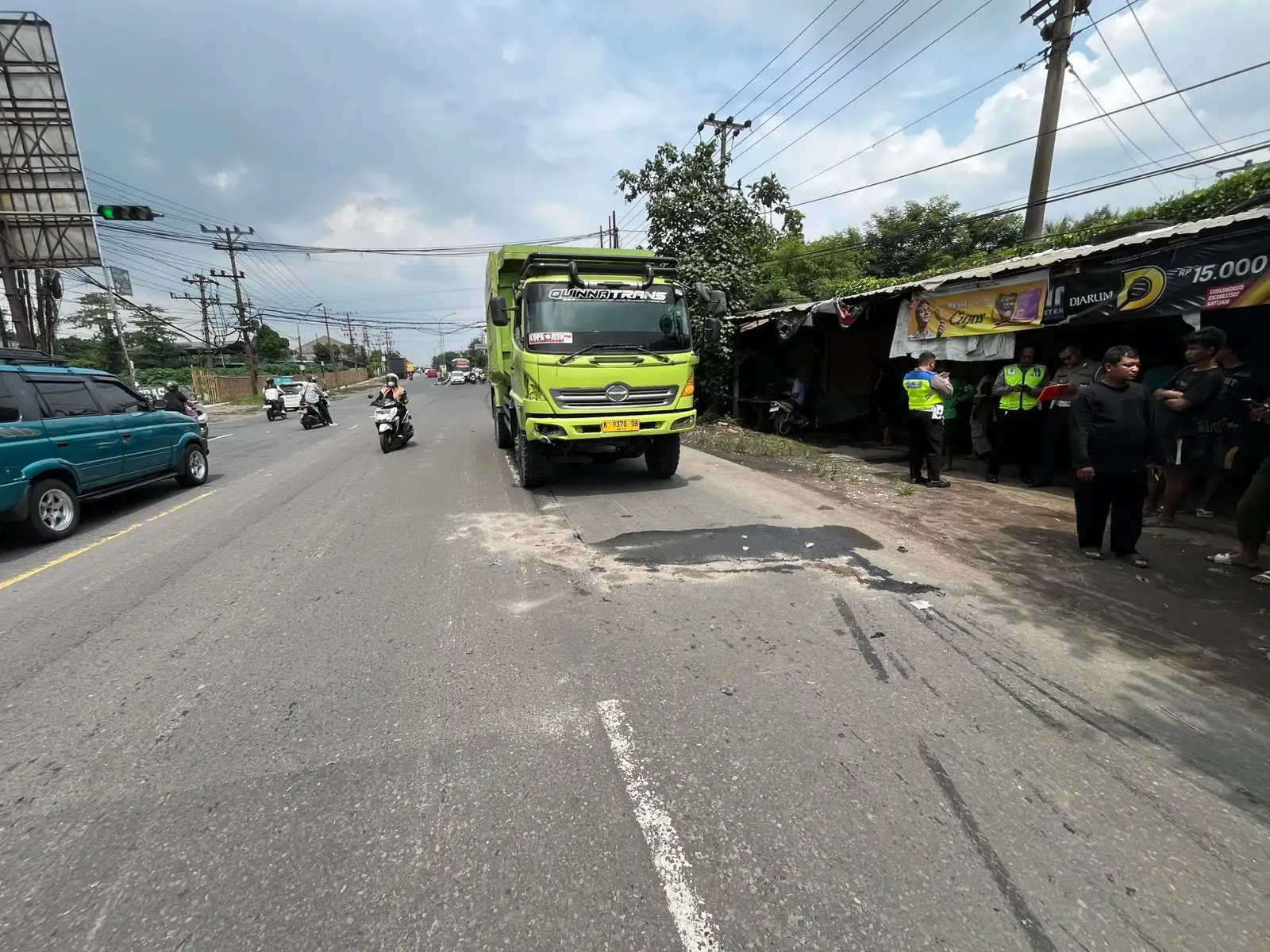 Laka Beruntun di Bangjo Damri Jaten, Truk Hantam 3 Motor