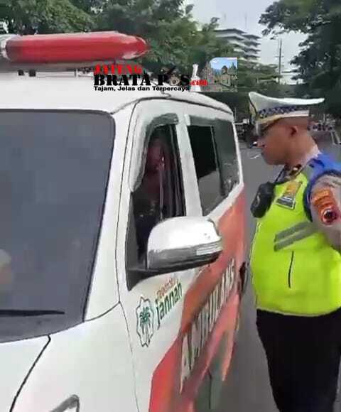 Polrestabes Semarang Klarifikasi Video Viral Ambulans Dihentikan