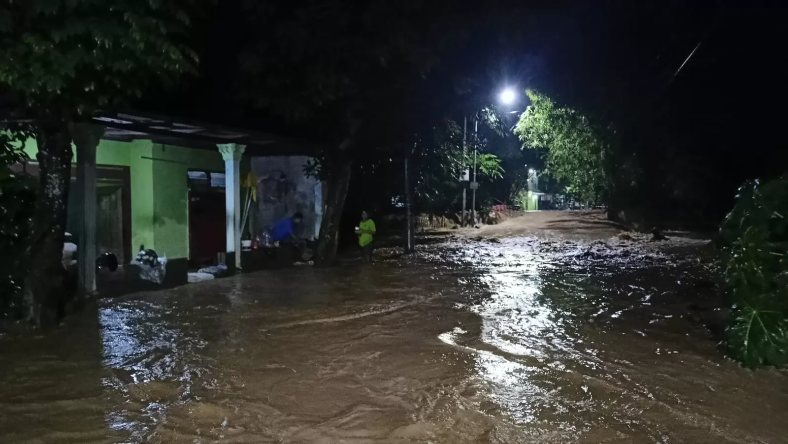 Sungai Plumbon Semarang Meluap, Tiga Kelurahan Terendam Banjir