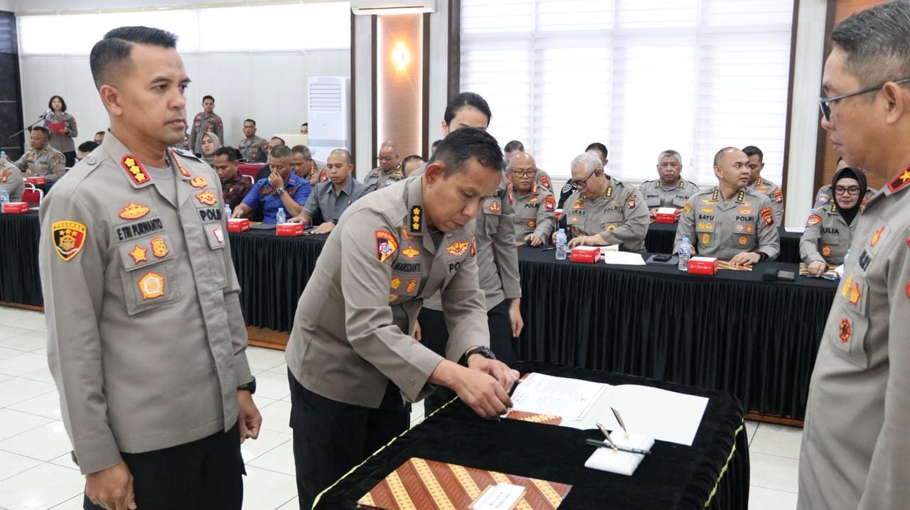 Kapolresta Pontianak Ikuti Penandatanganan Pakta Integritas, Fokus Transparansi