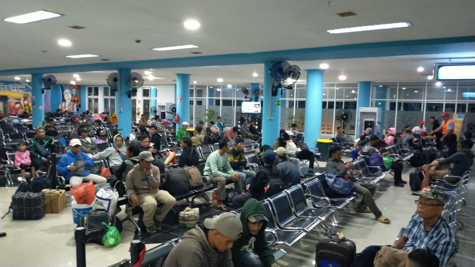 Polri-Barisan Instansi Gabungan Amankan Lalu Lintas Penumpang Kapal di Pontianak