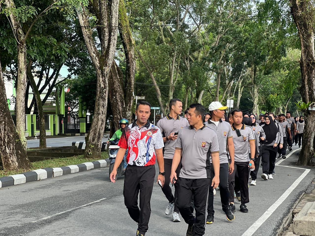 Olahraga Pagi dengan Jalan Kaki, Polresta Pontianak Jaga Kesiapan Personel