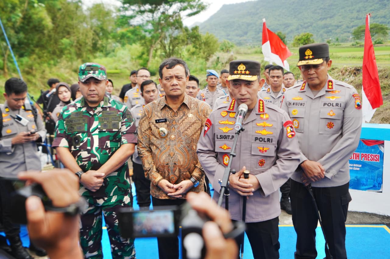 Tindaklanjuti Arahan Presiden Prabowo, Kapolri Resmikan 19 Jembatan Merah Putih Presisi