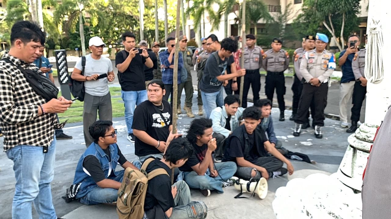 Polresta Pontianak Kawal Aksi Mahasiswa di DPRD Kalbar, Unjuk Rasa Berjalan Aman dan Damai