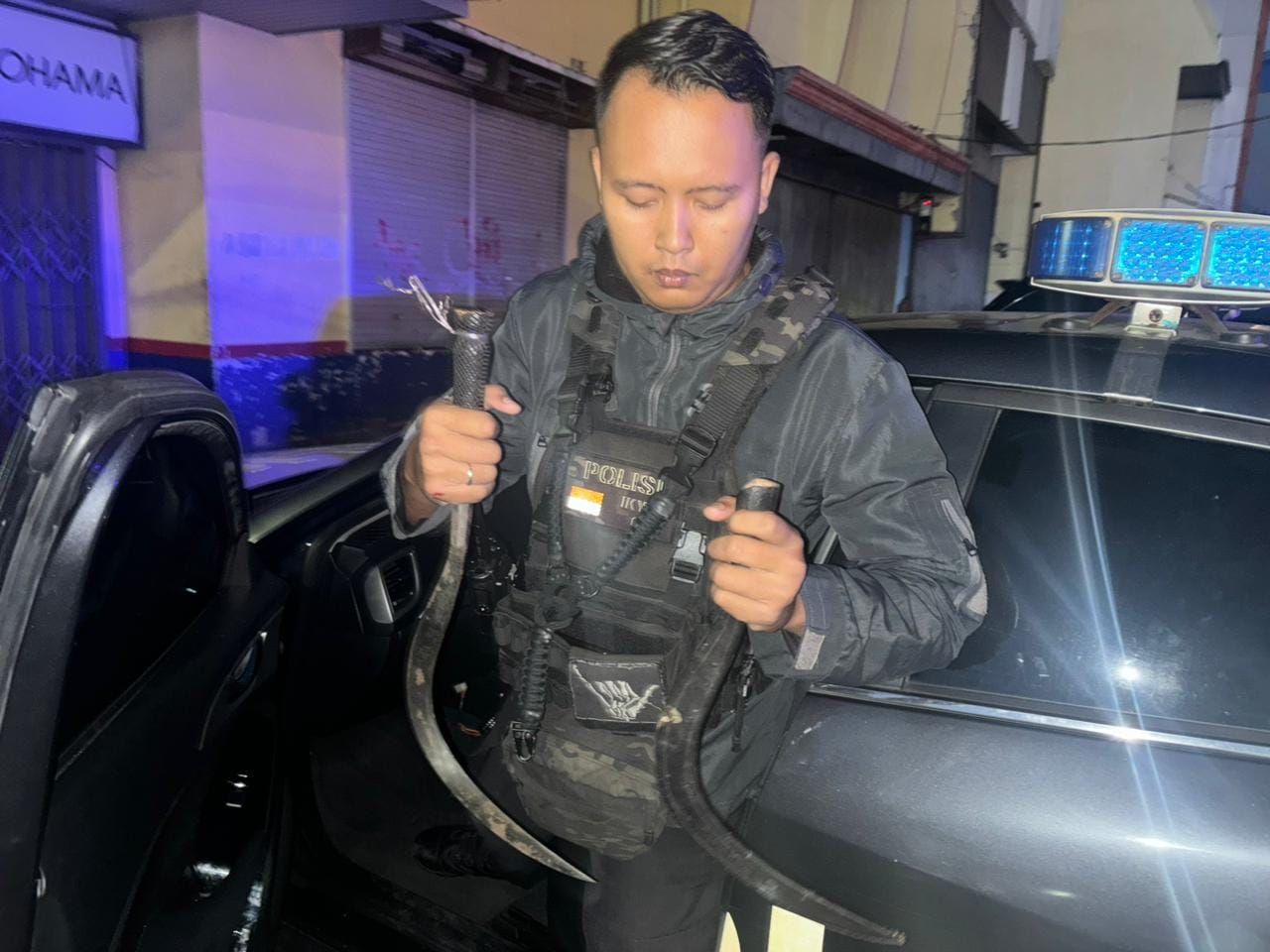 Patroli Enggang Resta Polresta Pontianak Amankan Sajam Usai Keributan Depan Kafe