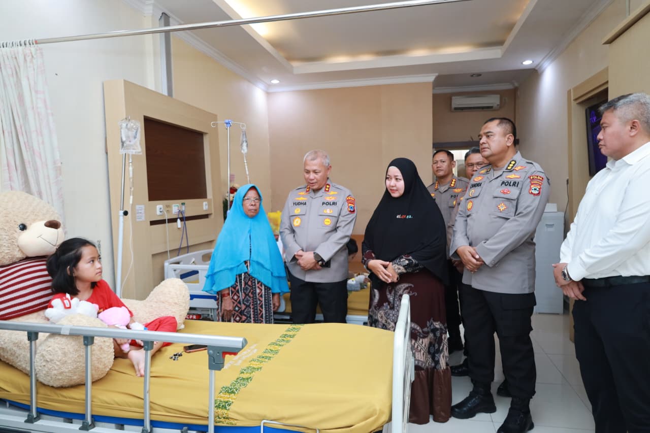 Kapolda Kalsel Salurkan Bantuan Pengobatan untuk Anak Yatim Piatu Korban Laka Lantas di Sei Tabuk